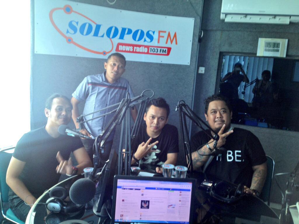 <a href="/DdCrow/">Dd Crow</a> dan team <a href="/SoloBluesFstvl/">Solo Blues Festival</a> @rizkyandila <a href="/yuldaazis/">yulda azis</a> interviewed by <a href="/putunarend/">putu narend</a> @SOLOPOSFM | thank you!