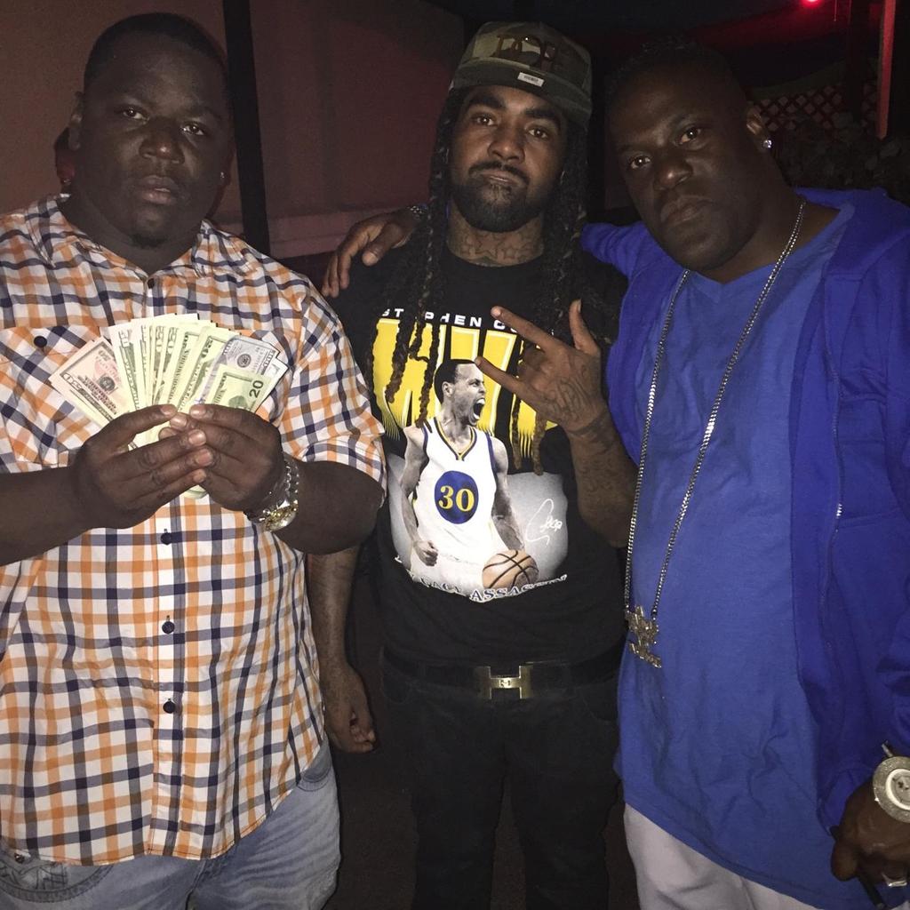 CapriceInfamous's tweet image. IM @, EVERYWERE YOU @!! OR MAYBE NOT!!! LOLLL (INFAMIOUS CAPRICE/ D-LO AND THA CREW/ AND MY NIGGA DR THA GREAT!!