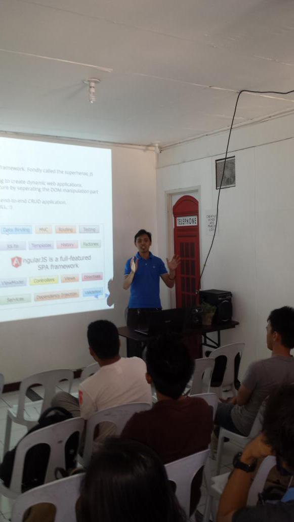 durianpy's tweet photo. @kazejohns presenting AmgularJS! http://t.co/cgA8oGlWnN