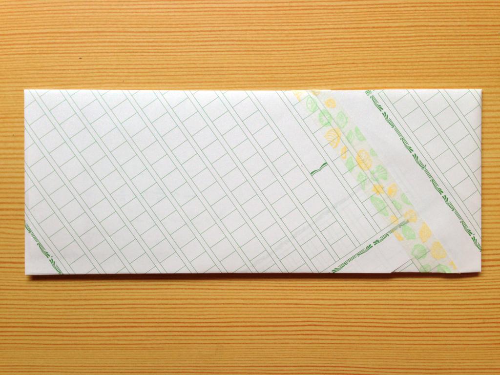 小日向 京 飾り原稿用紙を折って カジュアルな封筒に マスキングテープで留める 画像は波抹茶 榛原 Washi Tape 貝 中には飾り原稿用紙 判 を縦四つ折りにしたサイズが入っている このように柄を斜めに見せてみるのも良いと思う Http T Co