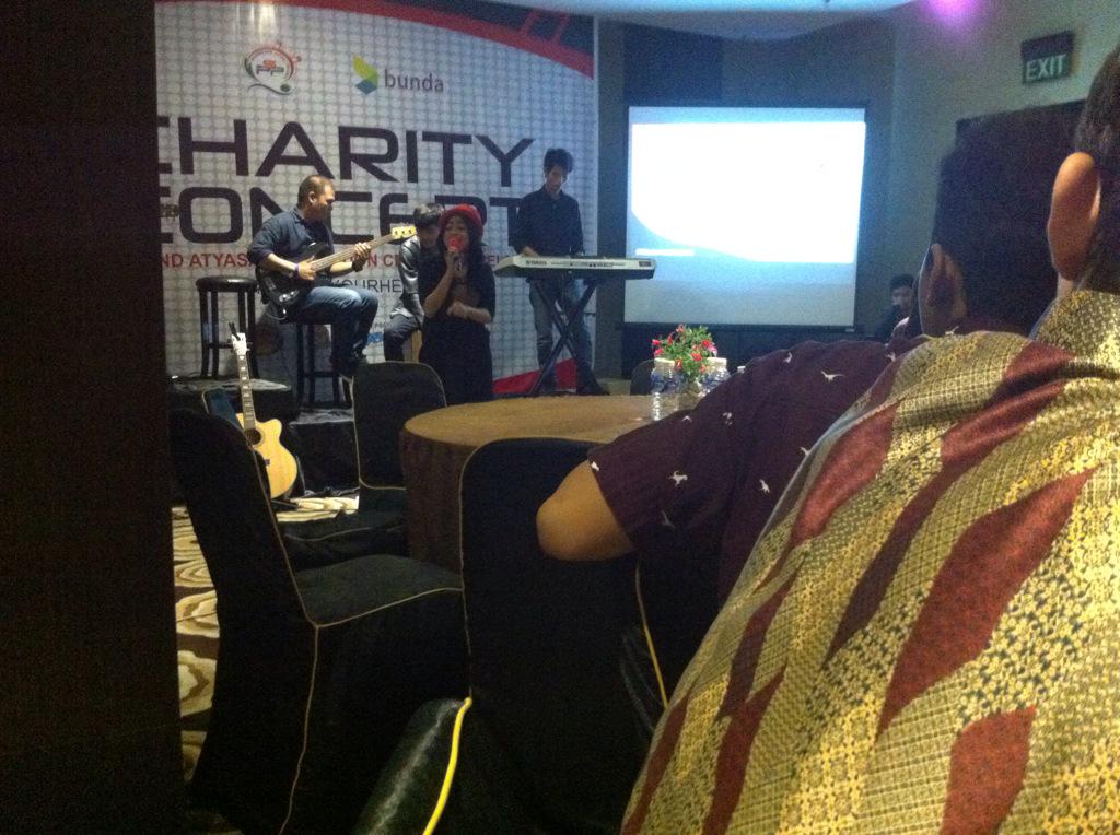 @sosialplg penampilan pertama nih dari de'lucis. Kereeenn bgt deh pokoknya. Ga nyesel dateng kesini yuhuu❤️❤️❤️