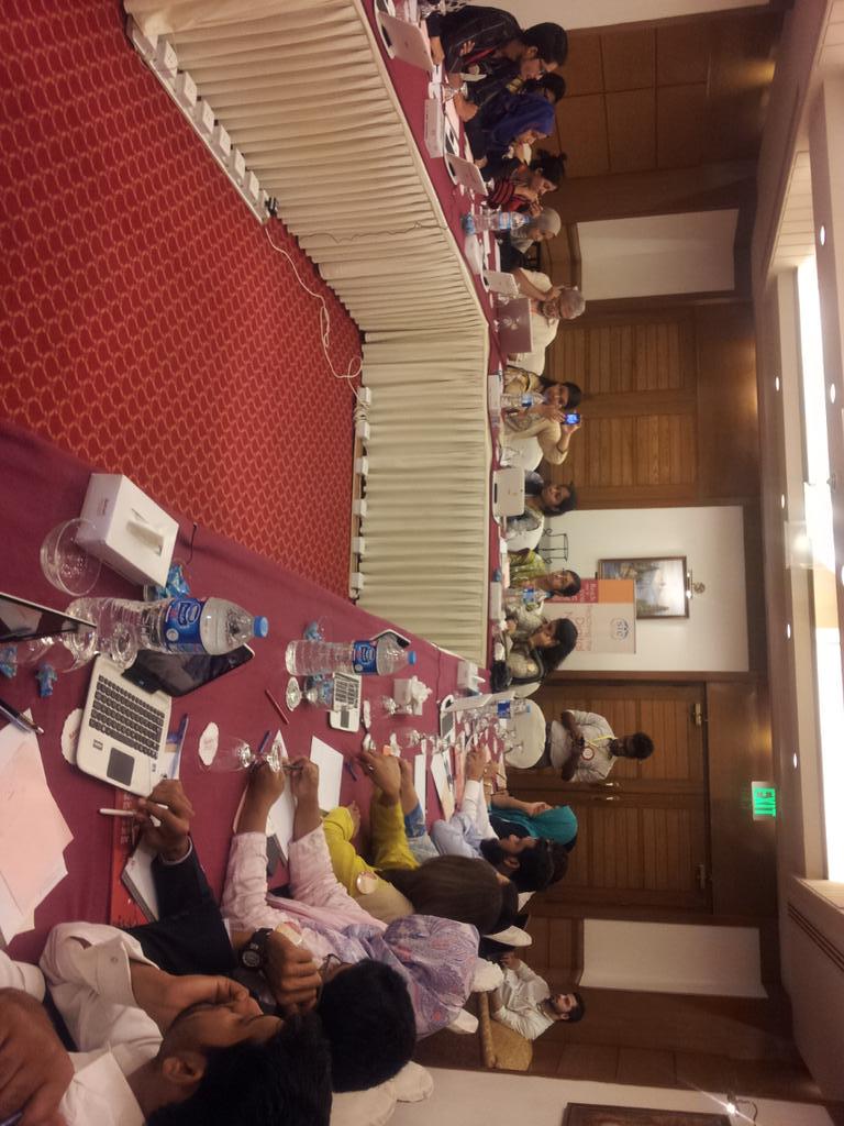 s_usman93's tweet photo. Challenges while teaching via ICT and subjugating them is under discussion at # TDN15 TabLab session http://t.co/VTYHjcwYyj