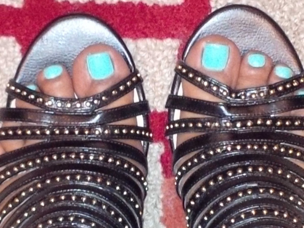 kellyschillin's tweet image. 