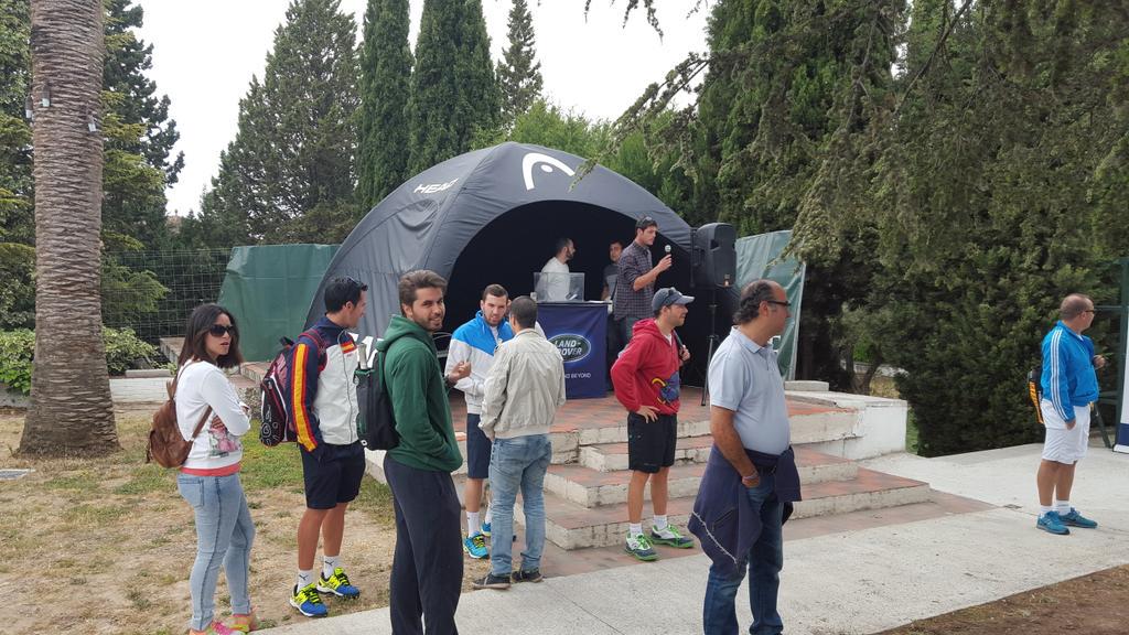 WekapEventos's tweet photo. Comienza el test de palas #graphene  @HEAD_PADEL en @cdcortijoaire http://t.co/Td1I2KoT6F