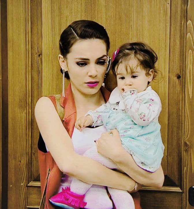 shopcuozgeist's tweet photo. Yağmur Tanrısevsin icon&amp;header😎 rt+fav yaparak alın💕 http://t.co/2Ws22gC1W8