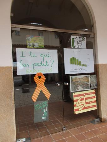 ToniTorCob's tweet image. M&apos;han arribat aquestes fotos de l&apos;abans i el després del míting del PP a Bunyola.