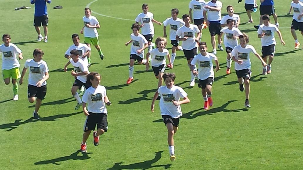 julioinsadji's tweet photo. infantil campeon de Arona,hace historia y gana tambiente la liga.Temporada histórica de los chavales.AMUNT.. http://t.co/nXk5hvrfWu