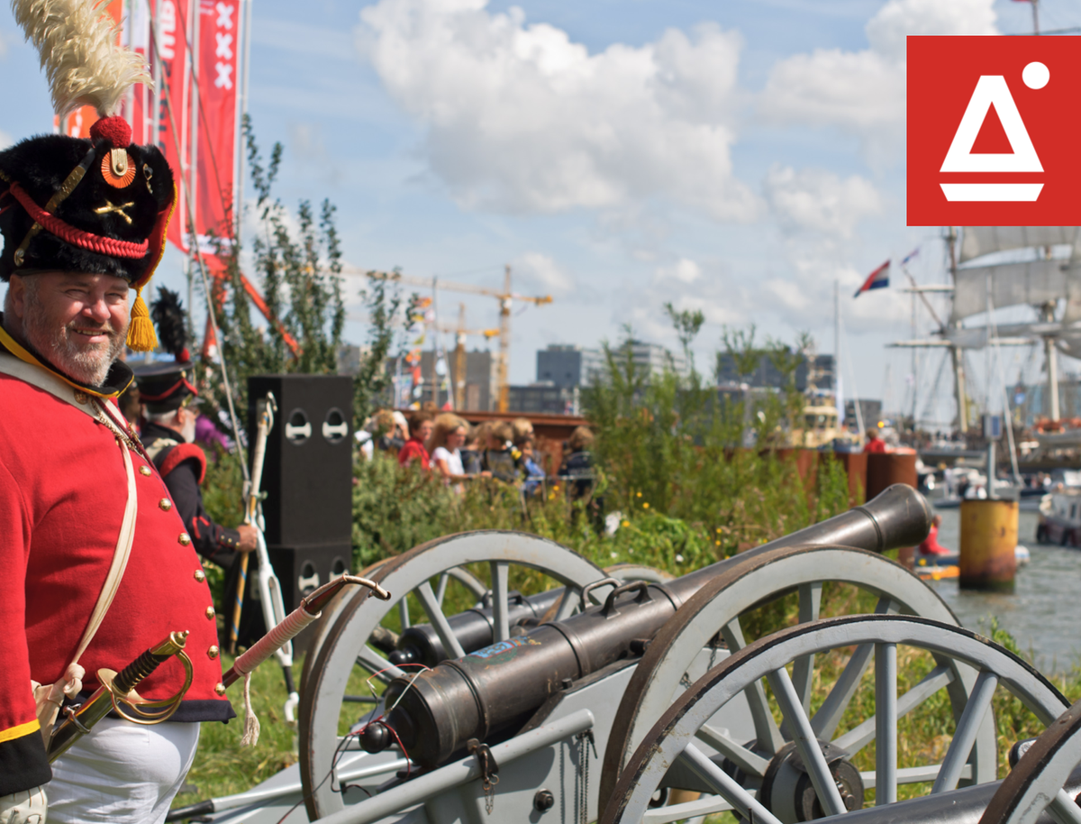 sailamsterdam's tweet photo. Saluut Protocollair #SAIL2015. Verwelkomen v schepen met kanonnen volgens eeuwenoude traditie. http://t.co/AeeXCPpSqb http://t.co/HZbOAceCyf