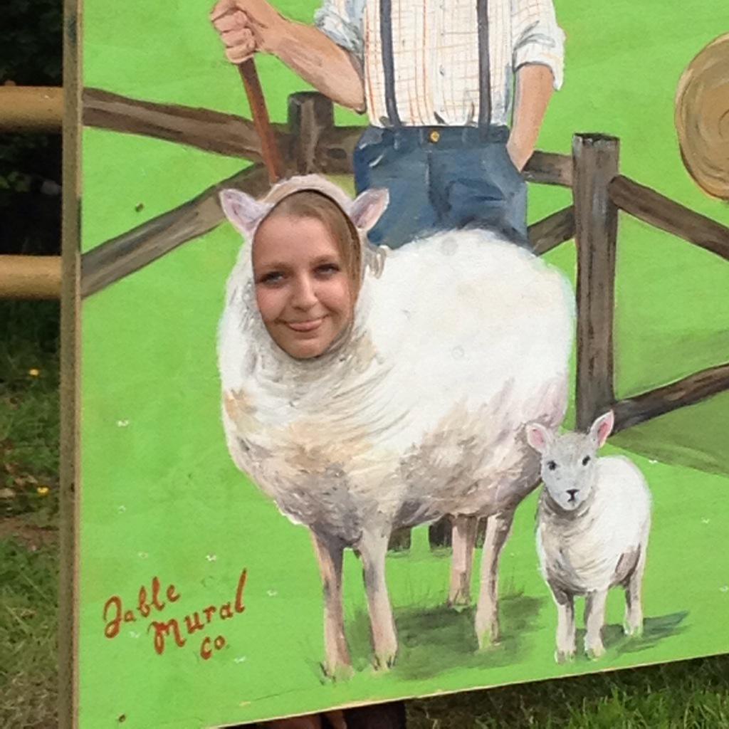 XxChloexX888's tweet photo. I really think we should win the t-shirt #FarmWiseDevon http://t.co/9hFwmNA6xJ