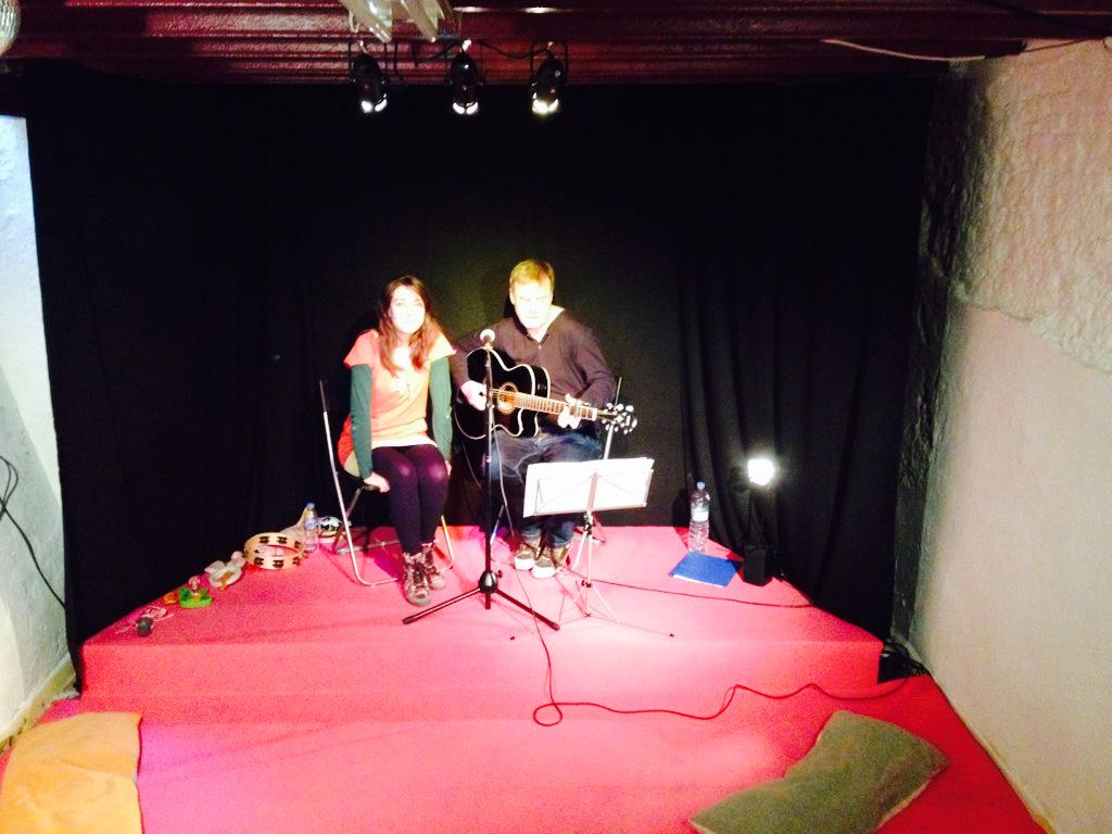5deVelarde's tweet photo. A punto de comenzar The Magic ZOO!! Paul y Marta ensayando una ultima vez... Reserva para las 17:30 / 653787208 http://t.co/wFjOs1xUIp