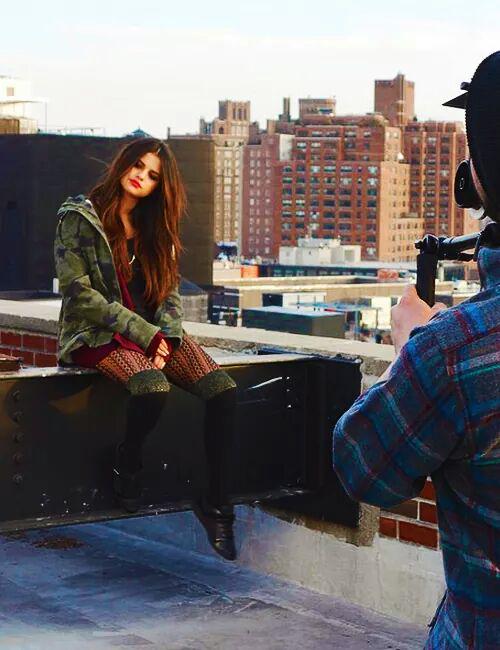 gomezdrugselly's tweet image. farkı kapatmamız lazım rt yapın 
#SelenaForMMVA