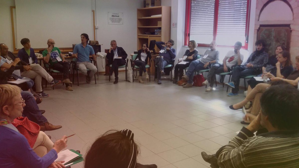 I partner di #inbox discutono del progetto, la Rete,le votazioni. <a href="/DelliGiulia/">giulia delli santi</a> <a href="/GrossiSerena/">Serena Grossi</a> <a href="/GLucaBalestra/">Gianluca Balestra</a> <a href="/Ale78Sta/">Alessandra Stanghini</a>