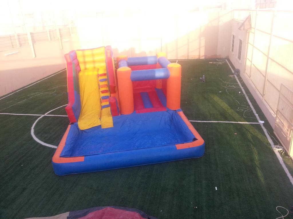 Chalets_1's tweet photo. لعبة مميزة وحصرية من دنيا المرح الرياض، نطيطة وزحليقة مائية وحوض سباحة للاطفال.
للاستئجار
0500700312
@966500700312 http://t.co/6SDbqgJUmj