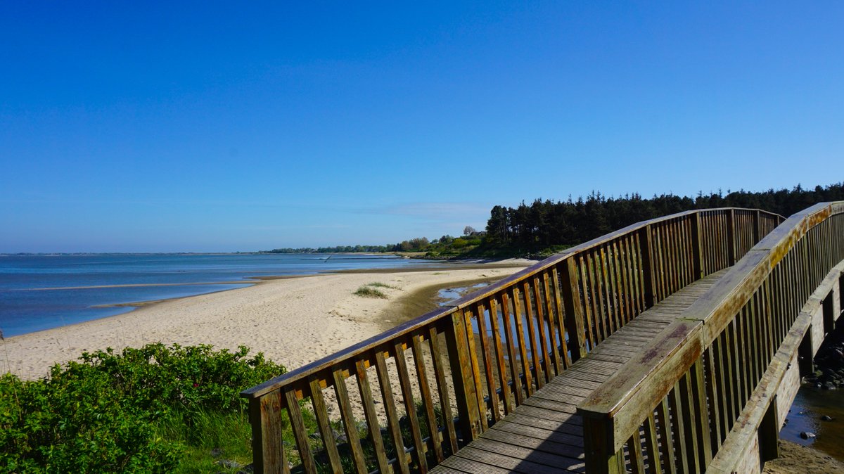 Ein Spaziergang an der ruhigen Wattseite der Insel Sylt. Das Wittenbrink's-Team wünscht schöne Pfingsten!