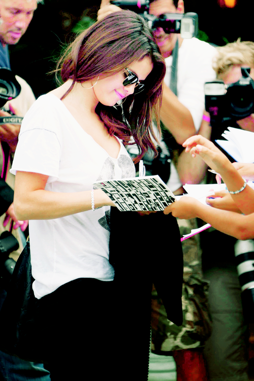 BerilThorne's tweet image. yapıcaz ya #SelenaForMMVA