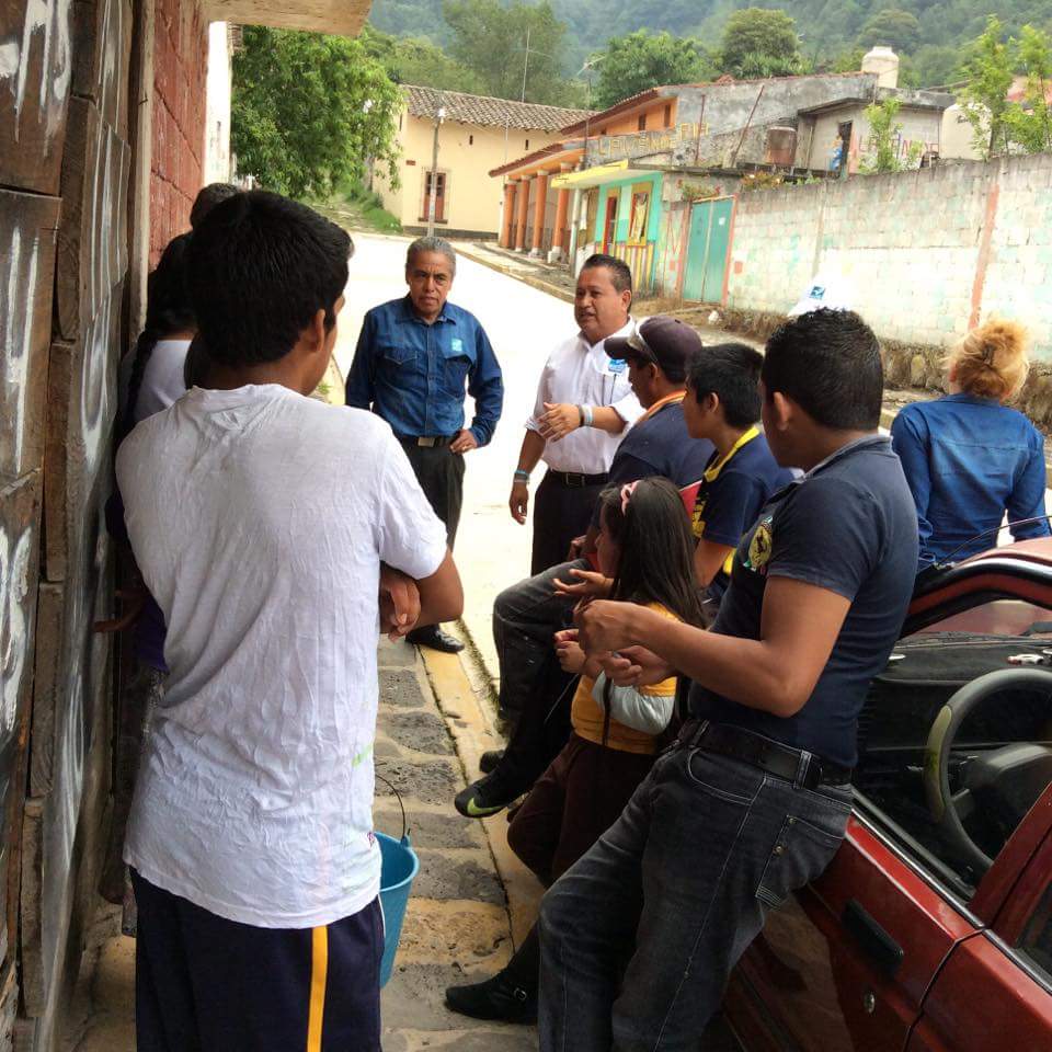 jorgesolergomez's tweet photo. En #Tlacolulan y #Elbordo seguimos sumando a nuestro #equipoturquesa a gente que quiere un cambio. #NuevaAlianza http://t.co/yVeOqQNTVt