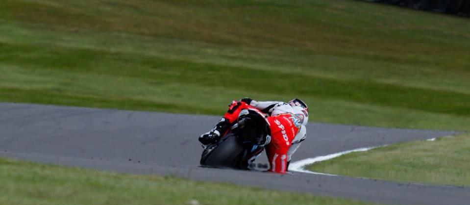 Faith_46's tweet photo. @leoncamier @ @DoningtonParkUK - saturday 🇬🇧💪 #UKWorldSBK #sbk #GoCamier #Team2 #DoningtonPark #leoncamier #mvagusta http://t.co/XiMmQQGHsU