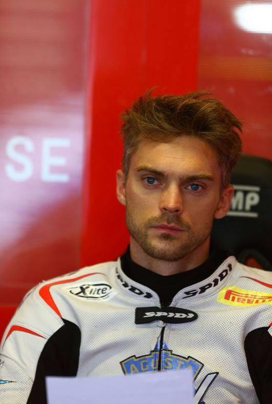 Faith_46's tweet photo. @leoncamier @ @DoningtonParkUK - saturday 🇬🇧💪 #UKWorldSBK #sbk #GoCamier #Team2 #DoningtonPark #leoncamier #mvagusta http://t.co/XiMmQQGHsU