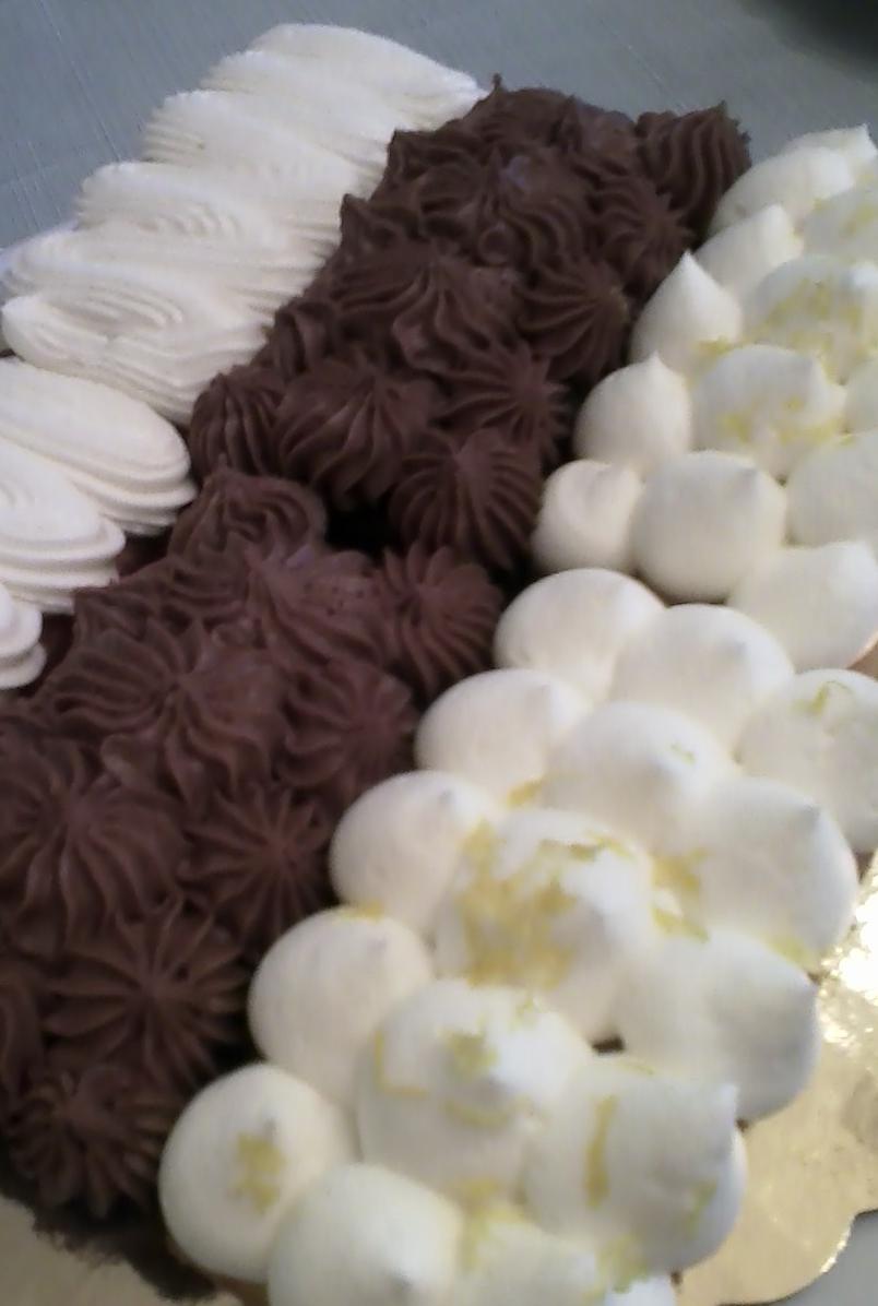 Debs_Delights14's tweet photo. #weddingseason = #wedding#cake#tasting. Check out  #DebbiesDelights http://t.co/MpfvQ1zn1E
