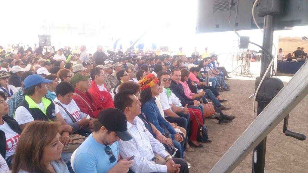 DistritoNorteQ's tweet photo. En el #enlace 425 compartiendo con todos http://t.co/bG0bAmRQEF