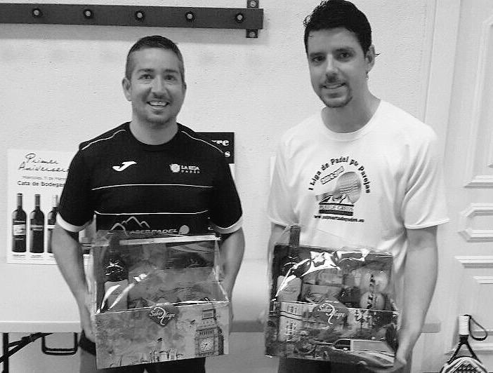 BlazquezJo's tweet photo. Campeones I liga pádel parejas en @puertadegredos con @JavoRD !!! http://t.co/YFc4qjEi2K