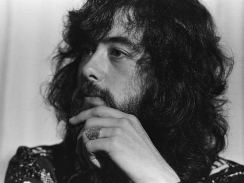 MusicBeat5's tweet photo. #JimmyPage #LedZeppelin #Music #Guitarist #ManCrushWeekend http://t.co/072tAJDACw