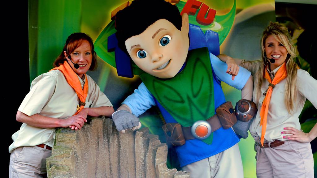 TheSGAmonkey's tweet photo. Ranger Vikki, Tree Fu Tom and Ranger Emma @TreeFuTom @ZSLWhipsnadeZoo #treefugo http://t.co/rUavfxKDNv