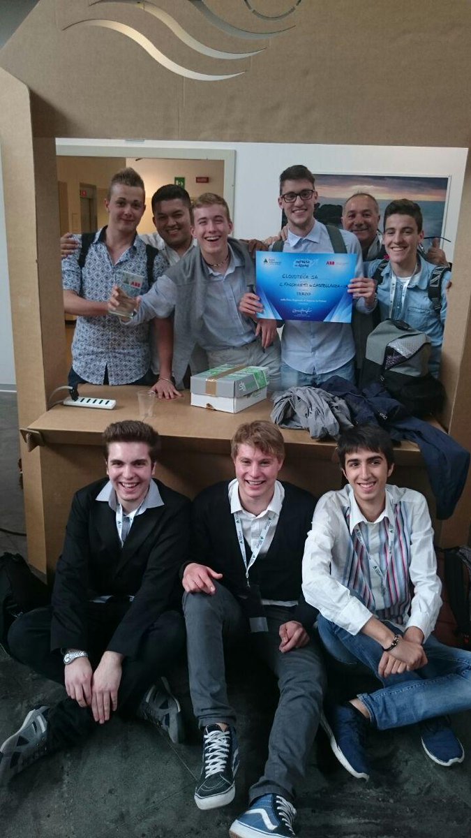 CloudTech4C's tweet image. Terzi classificati nella competizione di Junior Achievement grazie al nostro innovativo prodotto RoadIce.