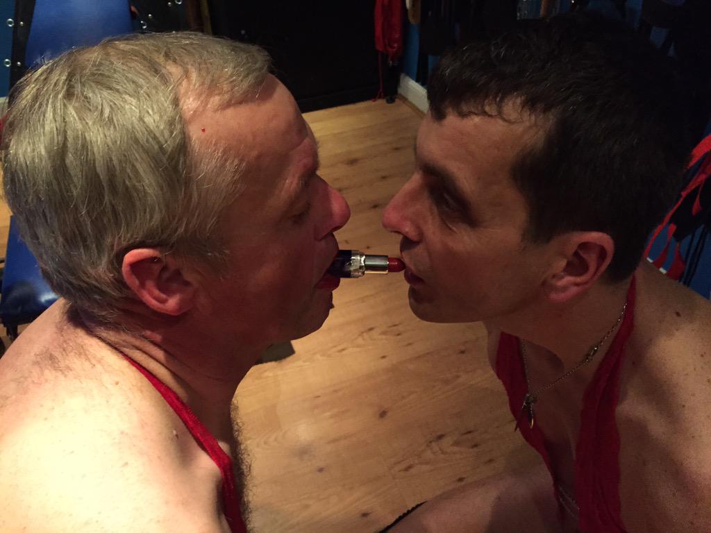 ladyrochesterx's tweet photo. The lipstick game! fun in the #dungeon @MsHurtmore @therunt1inch @GarshamR http://t.co/4vHTCbMQ1G