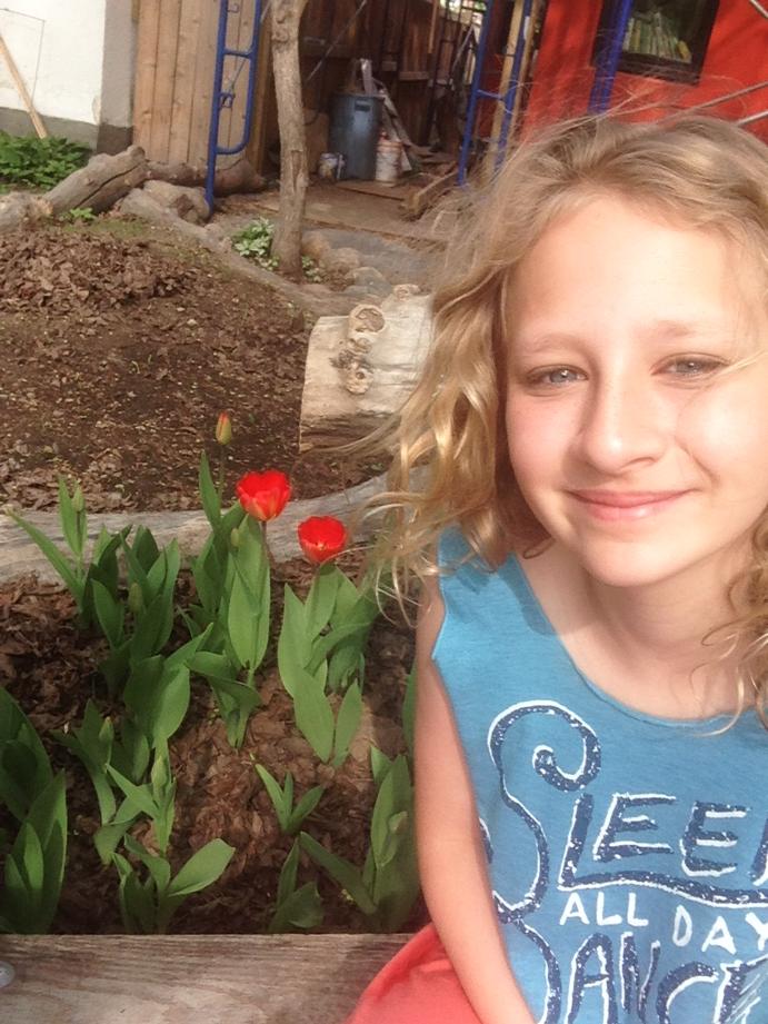 worldsson's tweet photo. #tulipbenchselfie http://t.co/gXIbwct15d