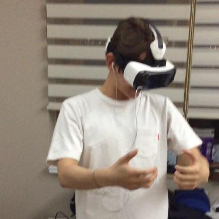 pixieaugio's tweet photo. เจ้าของเล่นใหม่ในหอEXOคือ Samsung Gear VR Innovator Edition for Note 4 ราคาอยู่ที่244USD หรือประมาณ8พันกว่าบาท http://t.co/e8YRKdiWUk