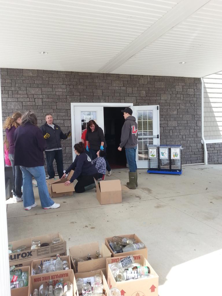 VicGBrooks's tweet image. Thanks to @EasySorter for making Nickles for Nepal bottle drive easier.@HWC_NS