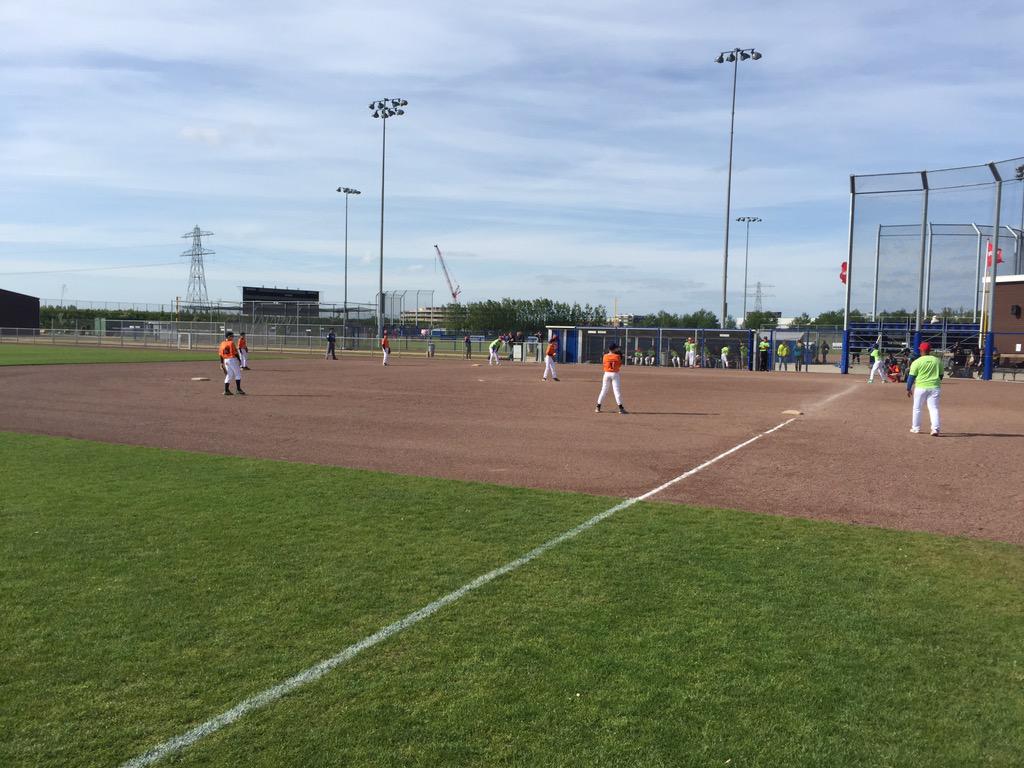 Game 2 underway. Hurricanes lead 6-1 bot 2 vs Oost