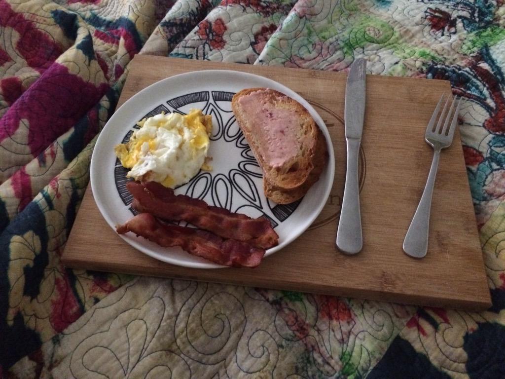 colbthompson's tweet photo. Breakfast in bed. I guess you could say I'm spoiled ☺️ Thanks @bt2spin! #hubsoftheyear http://t.co/KkuhdCgJRI