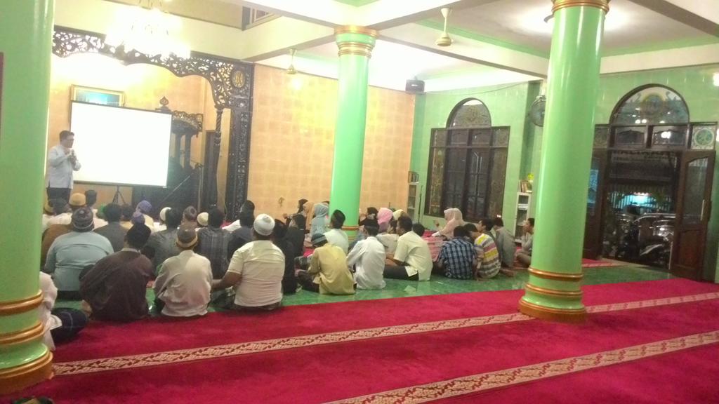 bkprmitengah's tweet photo. Mentoring Pemuda Islam #ModisBKPRMI @ Masjid Ash-Shidieq, Gn. Guntur http://t.co/r8LX9W2ZC6