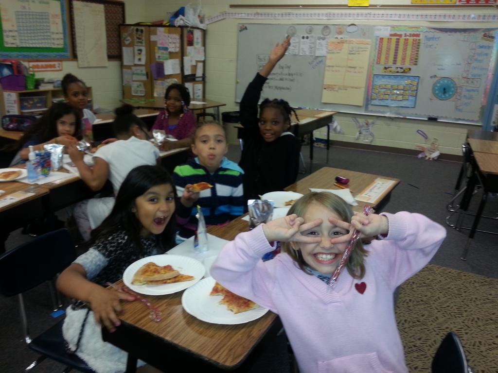 AMES_Principal's tweet photo. 🍕 Yummy pizza party 4 Hubb's class. Top fundraiser seller earned it 4his class.Thanks Jarvis. Dad helped.@AMESGrade2 http://t.co/JVq3FmC4ps