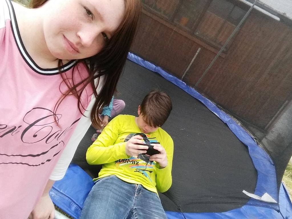 schannon99's tweet photo. Langes Wochenende und melvin zockt http://t.co/2XdznI3LWF