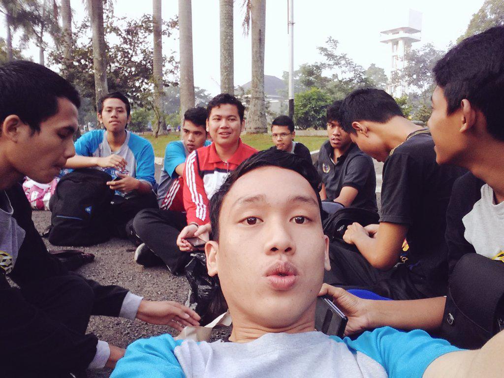 deneeesss tweet picture