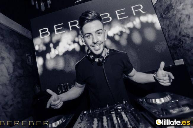 bereber_jerez's tweet photo. Te esperamos a partir de 16h en nuestra cafetería y a partir de 00h en nuestra disco grande, hoy con @CarlosSlork http://t.co/heJdRxcIpf