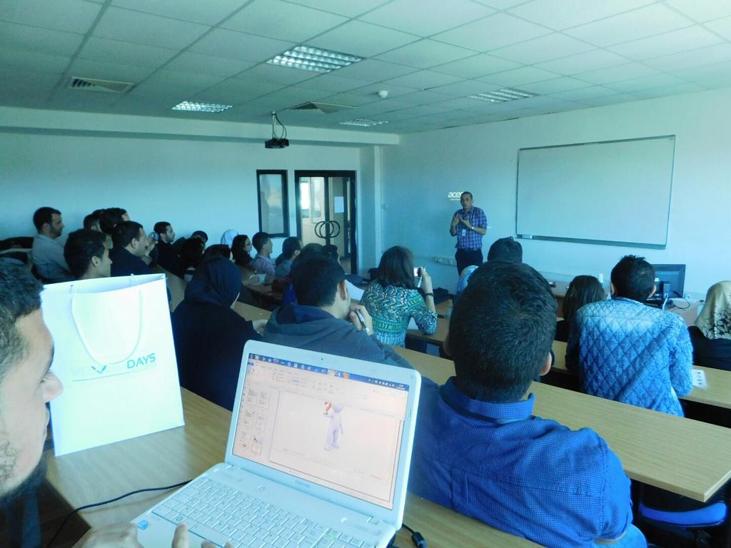 laytoun's tweet photo. Packed room only for the great Omar madi // cc @Startupian #startup #entrepreneurship http://t.co/zkCiILfVoO