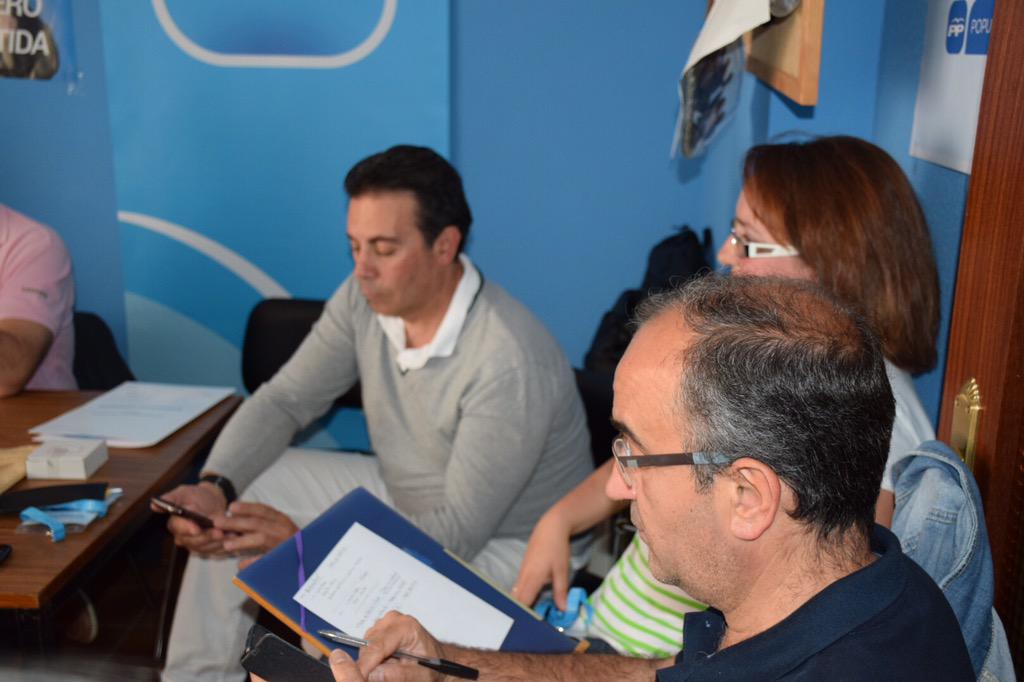 VGdelMoral's tweet photo. Trabajo de interventores y apoderados en sede de Malpartida de Cáceres @ppmalpacc @ppextremadura; gracias a todos!!! http://t.co/32ihUCx1nS