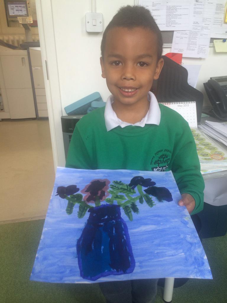 SurreySqSchool's tweet photo. Y1 #beautiful_work after a week of observations, critique and redrafting #excellence http://t.co/hkc9aoxl44