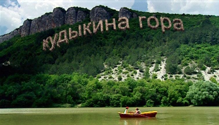 Хороша страна Россия! Здесь пасется конь в пальто. Здесь родился, жил и умер, знаменитый дед Пихто...