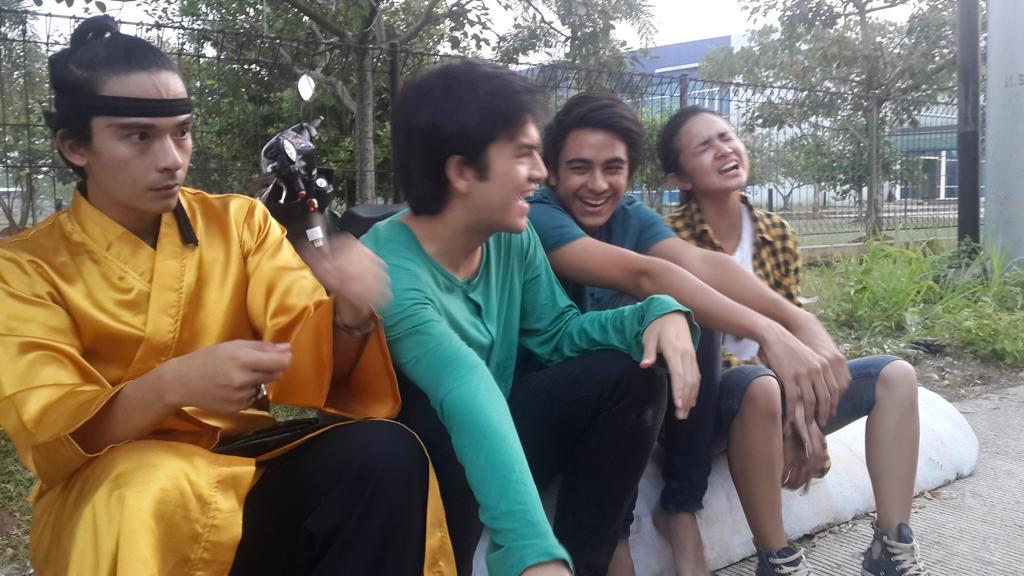 SCTV_SCM's tweet photo. Di lokasi syuting #SajadahCintaMaryam seru banget! @michelleziu @rizkynazaarr @lioniltikoalu dan @irsyadillah_ http://t.co/D5aLKgMtlQ"