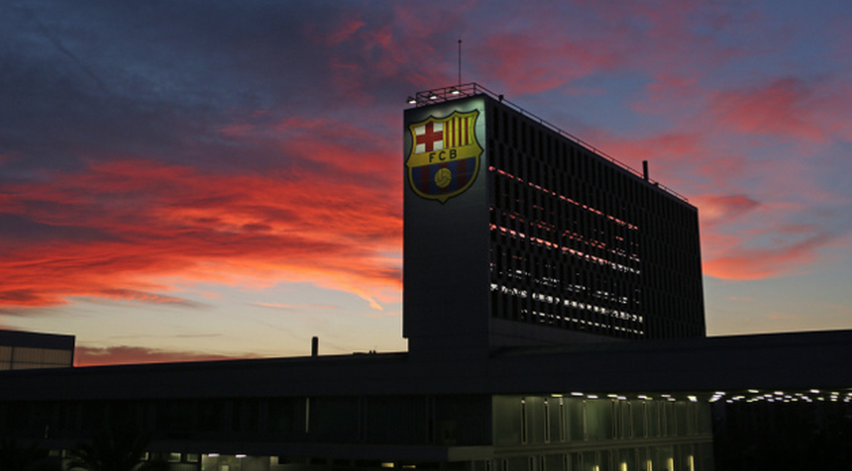 FCBarcelona's tweet photo. Wherever you are, show your passion for Barça on Instagram with the hashtag #FCBWorld http://t.co/8AcmVxX9P1 http://t.co/qGQ6ZY8ZRM