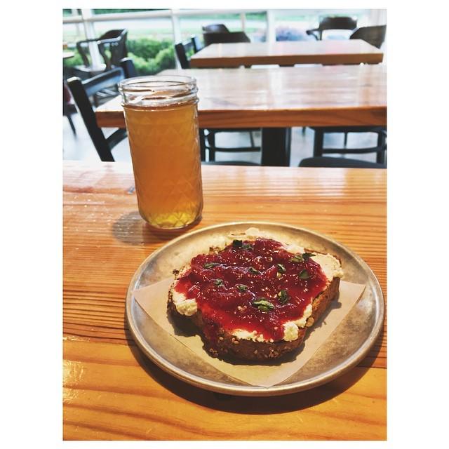 SolaCoffee's tweet photo. #toastbar fresh strawberry preserves, ricotta, on @yellowdogbread w @drinktribucha Kombuch… http://t.co/q9pBU4FU3A http://t.co/R5KGgcs48W