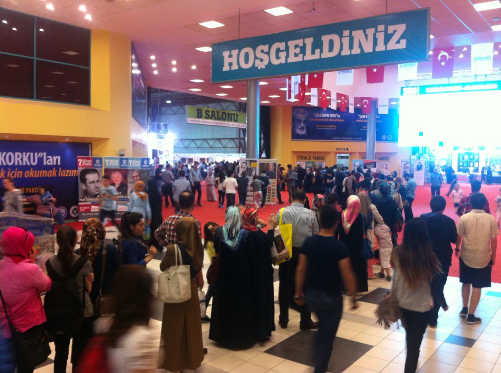 izmitkitapfuari's tweet photo. #7KocaeliKitapFuarı tüm coşkusuyla devam ediyor... http://t.co/qXMqyXqeF0