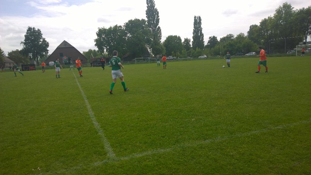 ScRouveen6's tweet photo. We zijn begonnen! #rouveen6kampioen #eigenjeugd http://t.co/83yEEKXoQP