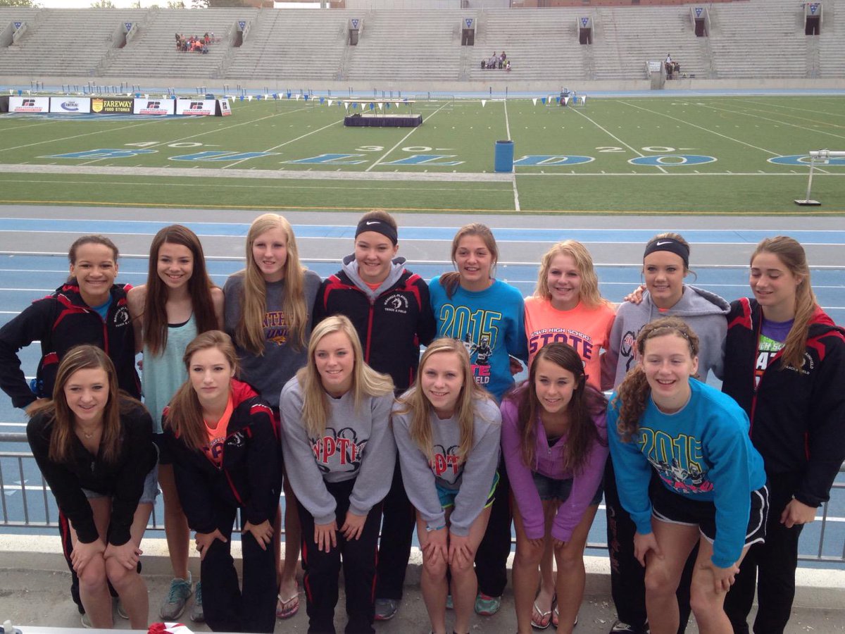NPHSGirlsTrack's tweet photo. Up bright and early!! Ready to run!! #blueoval #Hoorah http://t.co/hSeMHK8Dzq