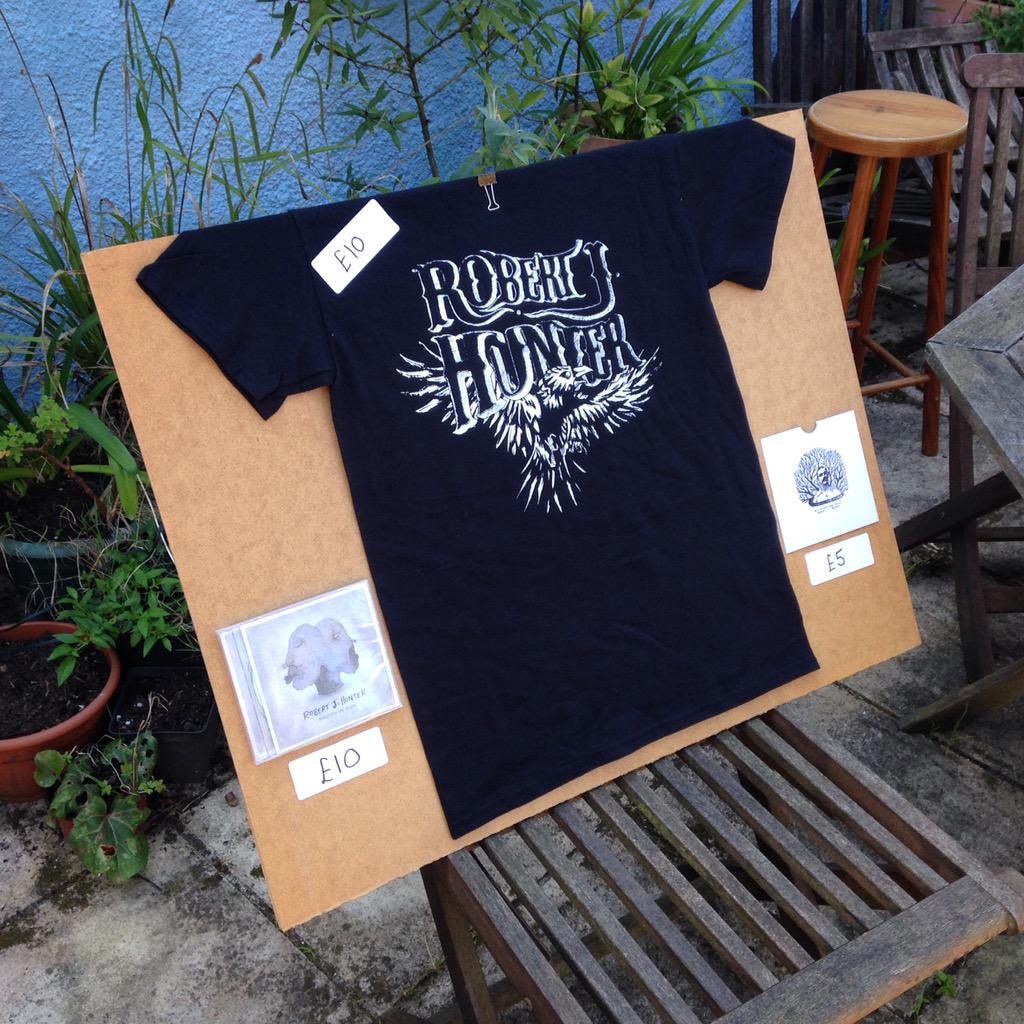 RJHunterMusic's tweet photo. Merch is ready for tonight.
#merch #Blues #RJH #APAF2015 #Alderney http://t.co/VOaxzLuY6H